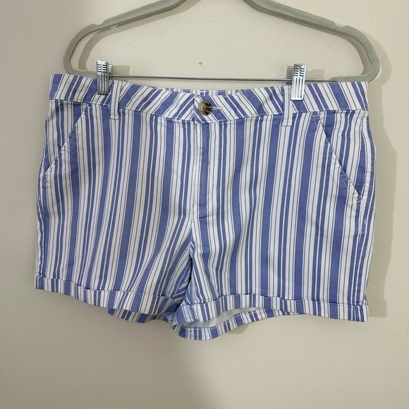 So sz jr 17 shorts in a medium blue and white stripe EUC Quality shorts. - Picture 9 of 11